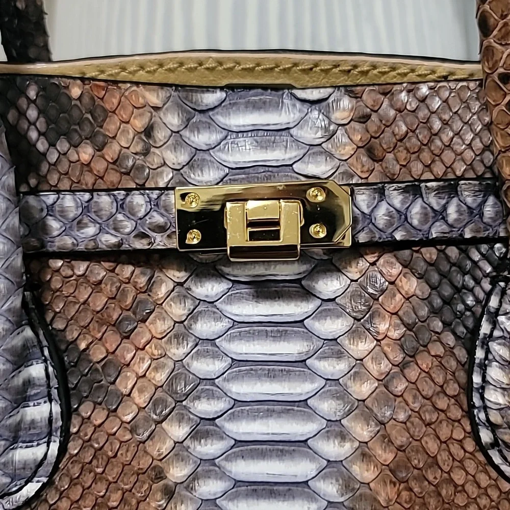 ♥️♥️♥️♥️♥️♥️💯 D'carlo GENUINE PHYTON STUNNING BAG BY D'Carlo 💯 HANDMADE !!! - Picture 10 of 12